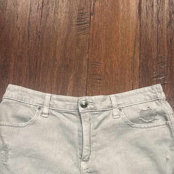 Medium Aerie Light Gray Jean Shorts Distressed High-Waisted - Picture 4 of 8